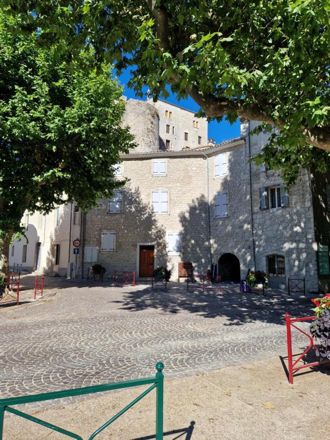 Gite De L'Eglise Laroque  Eksteriør billede